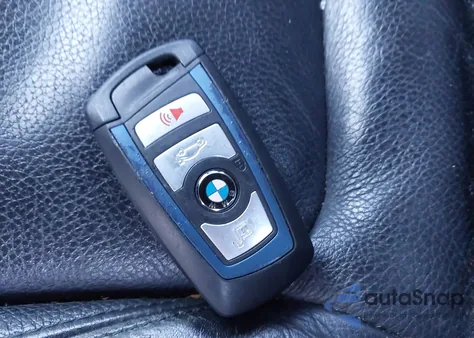 2013 BMW 328I xDrive z USA, uszkodzony, nr VIN WBA3B5C50DF593029